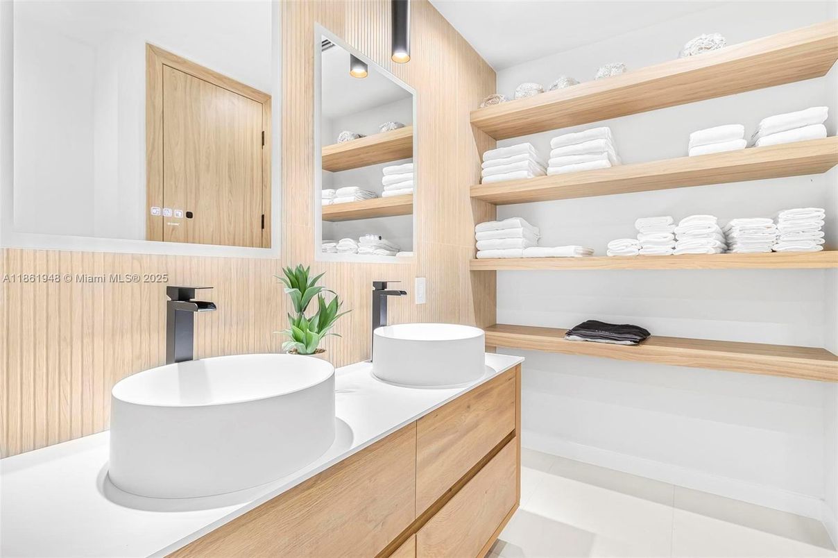 Bathroom, Dual Sink Vanities, Free Standing Baths, Interior