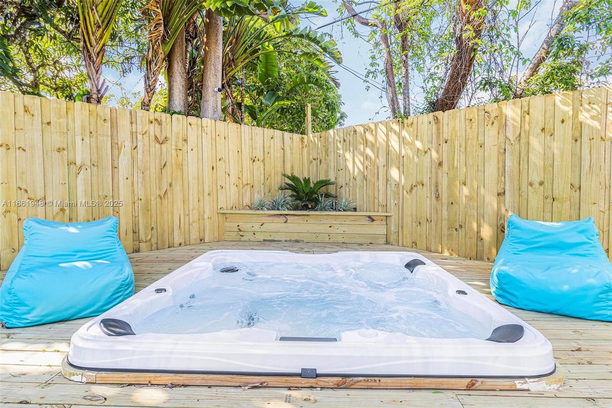 Exterior, Hot Tub