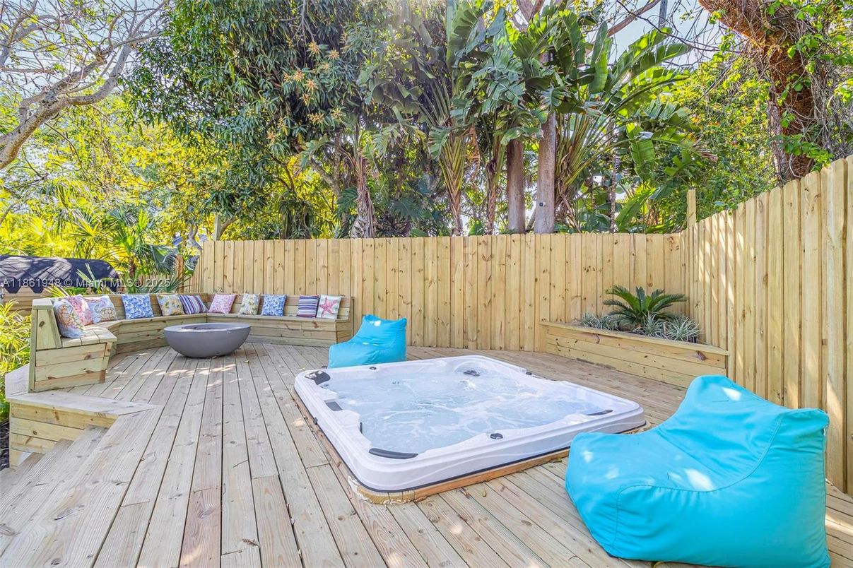 Exterior, Hot Tub