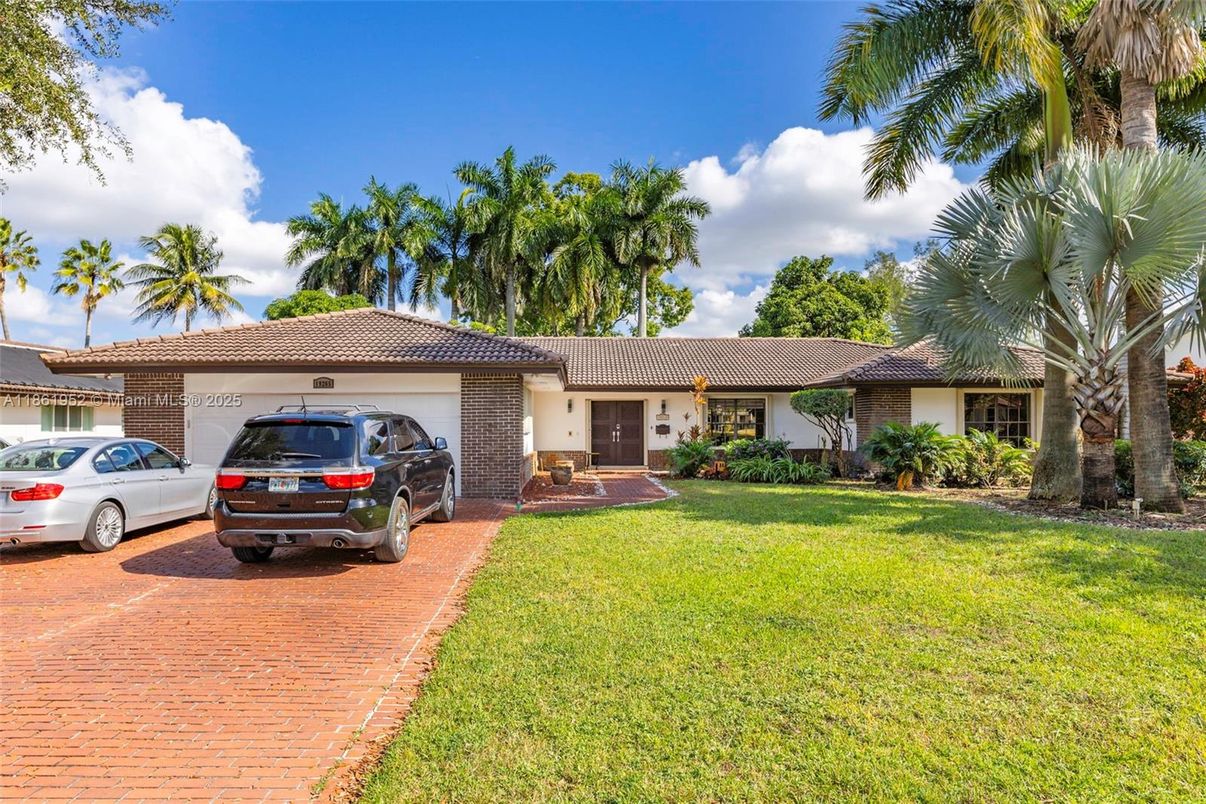 Attached, Backyard, Exterior, Facade, Brick Facade, Ranch