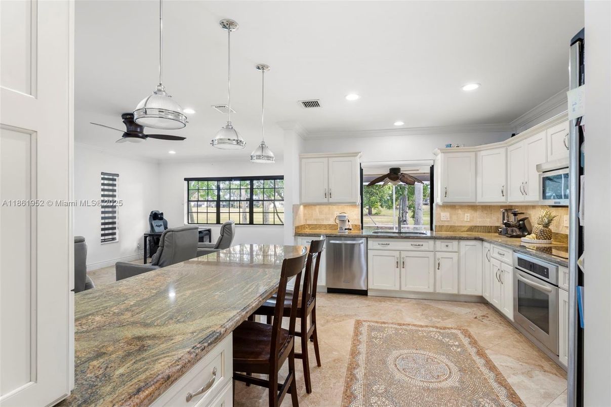 Dining room, Interior, Kitchen, Pendant Lights, Recessed Lighting, Stainless Steel Appliances