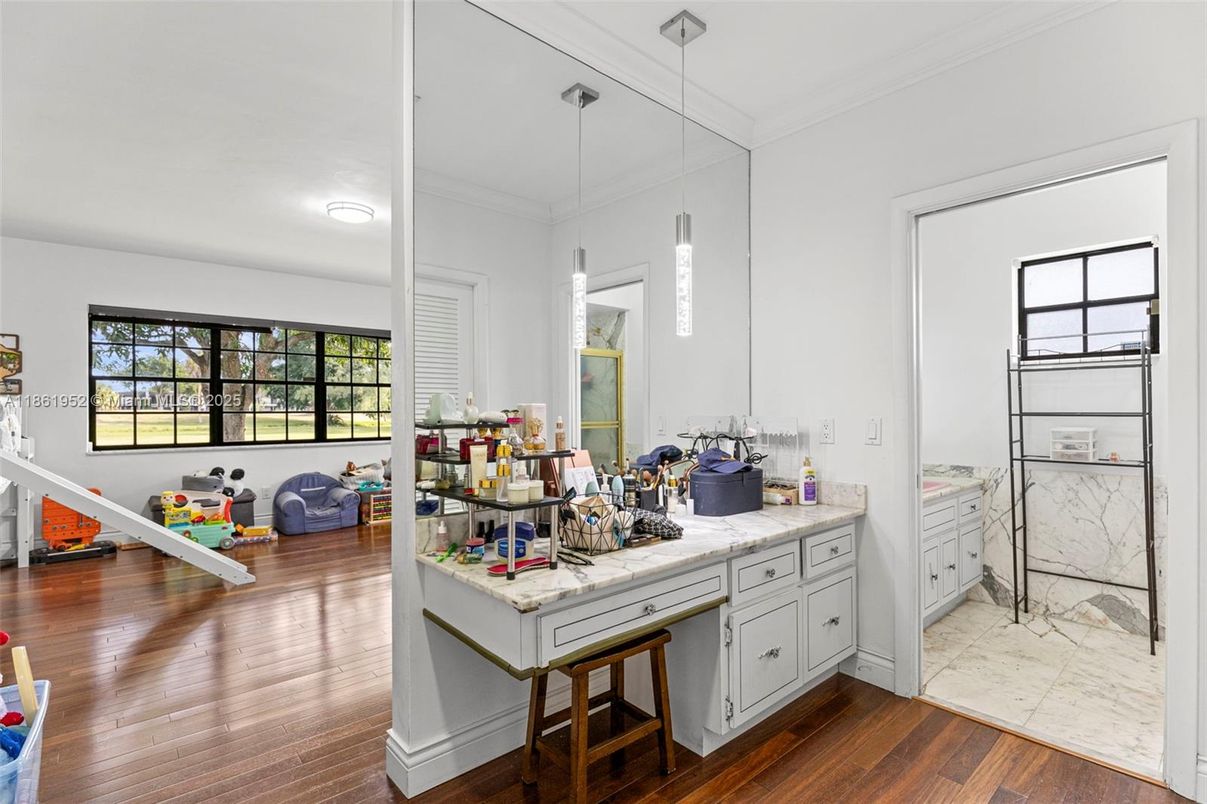 Bathroom, Interior, Pendant Lights, Wood Texture Flooring