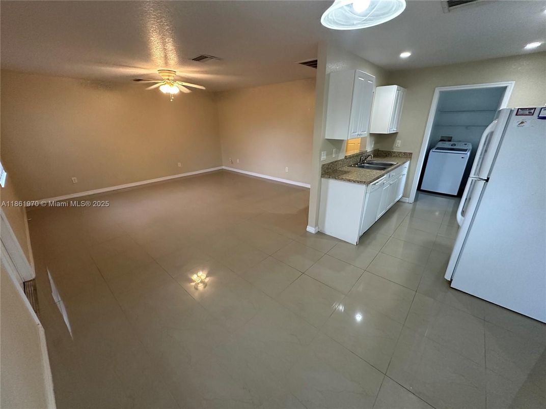 Interior, Kitchen, Recessed Lighting, Washer