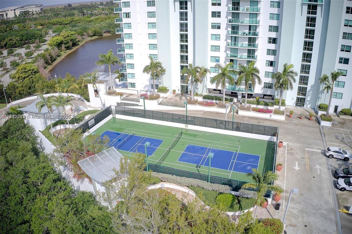 Exterior, Tennis Courts