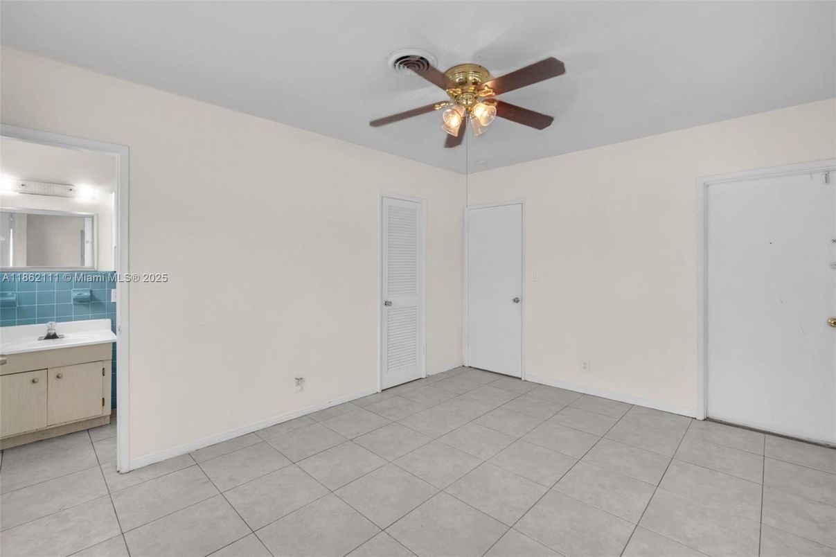 Bathroom, Empty room, Interior