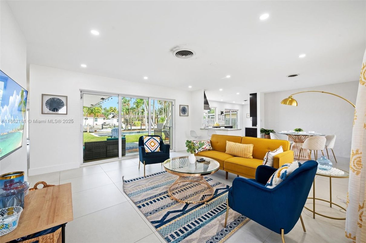Dining room, Interior, Living room, Recessed Lighting