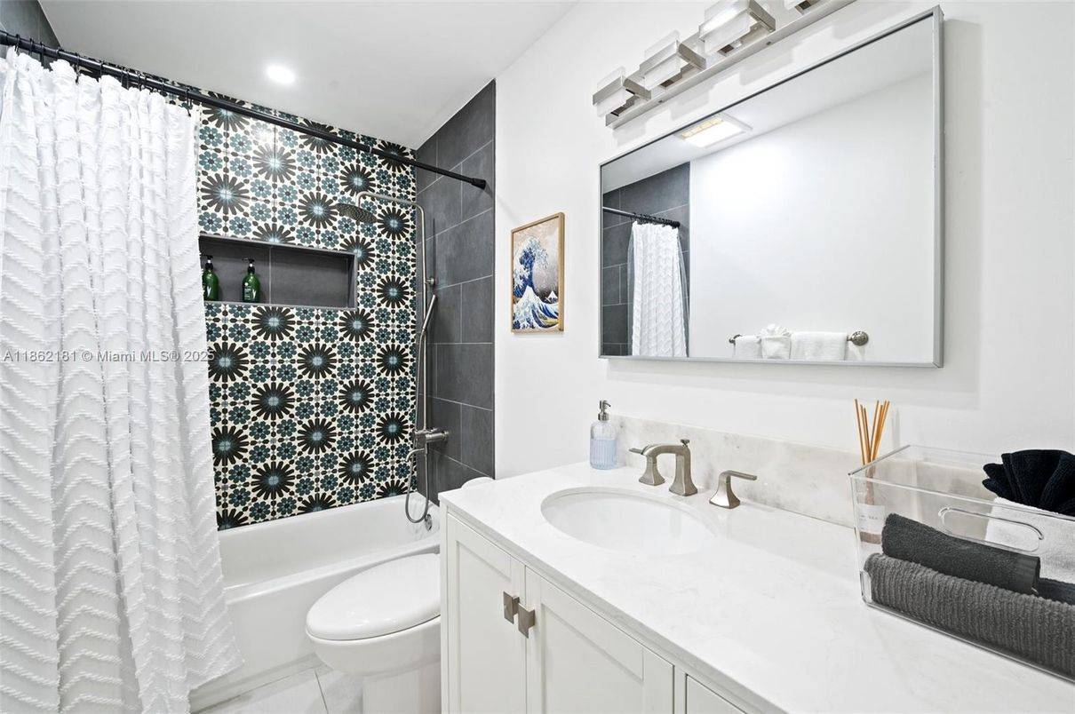 Bathroom, Interior, Recessed Lighting