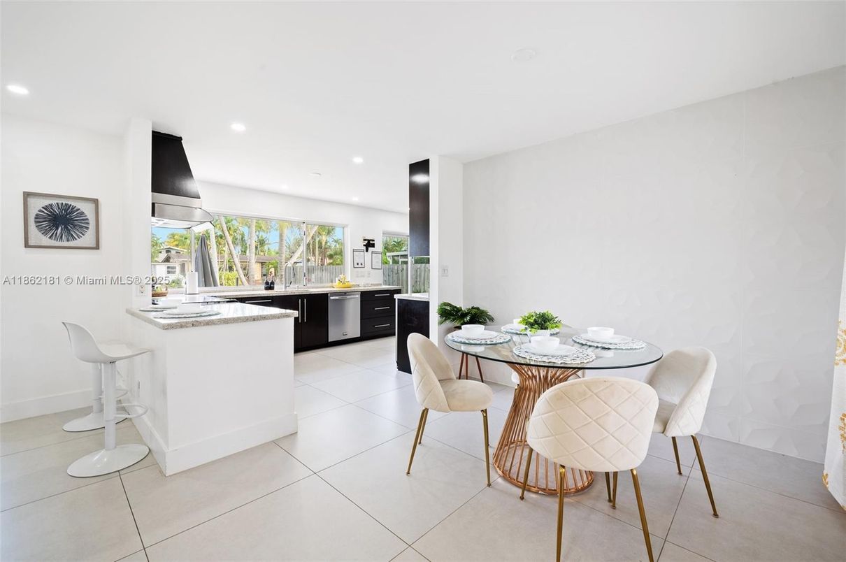 Dining room, Interior, Kitchen, Recessed Lighting