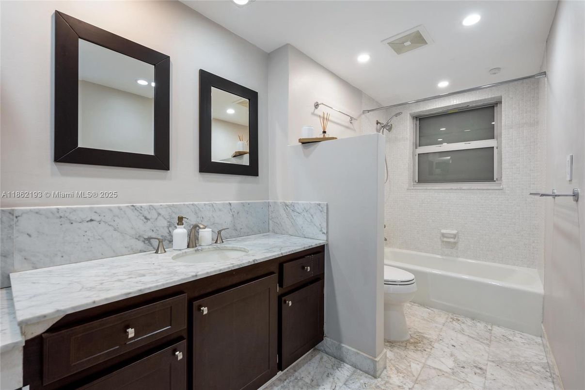 Bathroom, Interior, Recessed Lighting