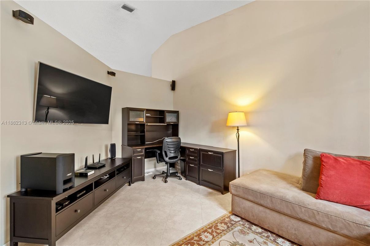 Home Office, Interior