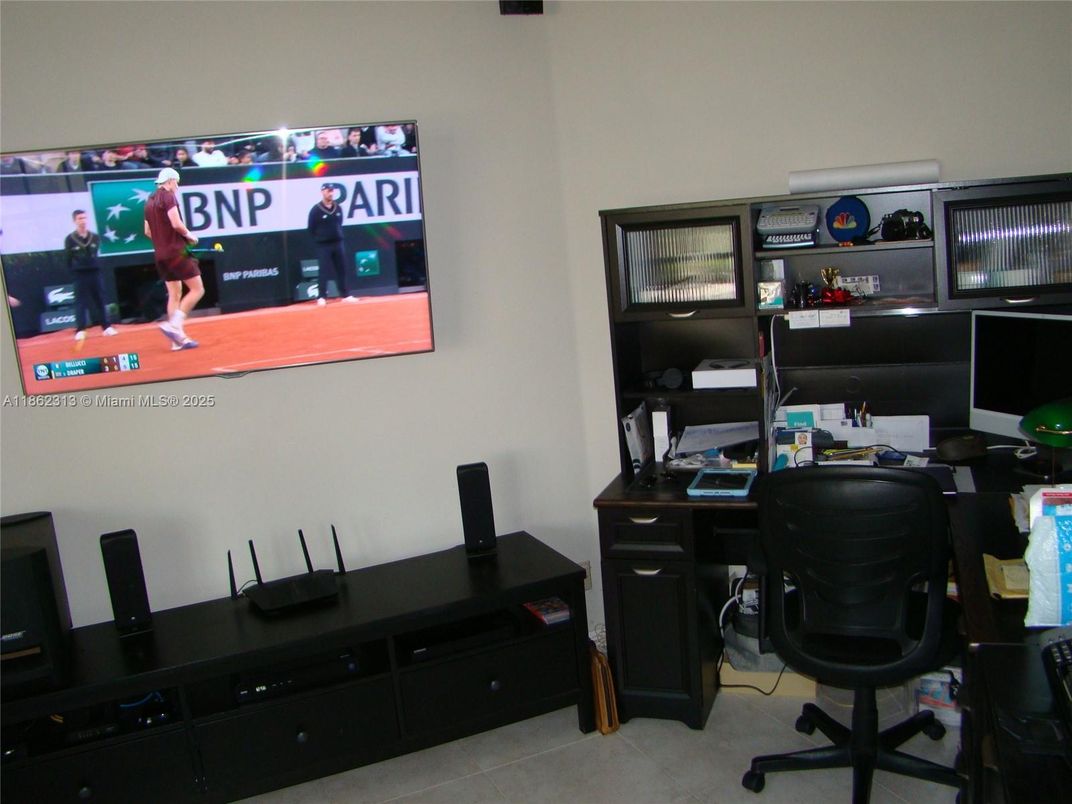 Home Office, Interior