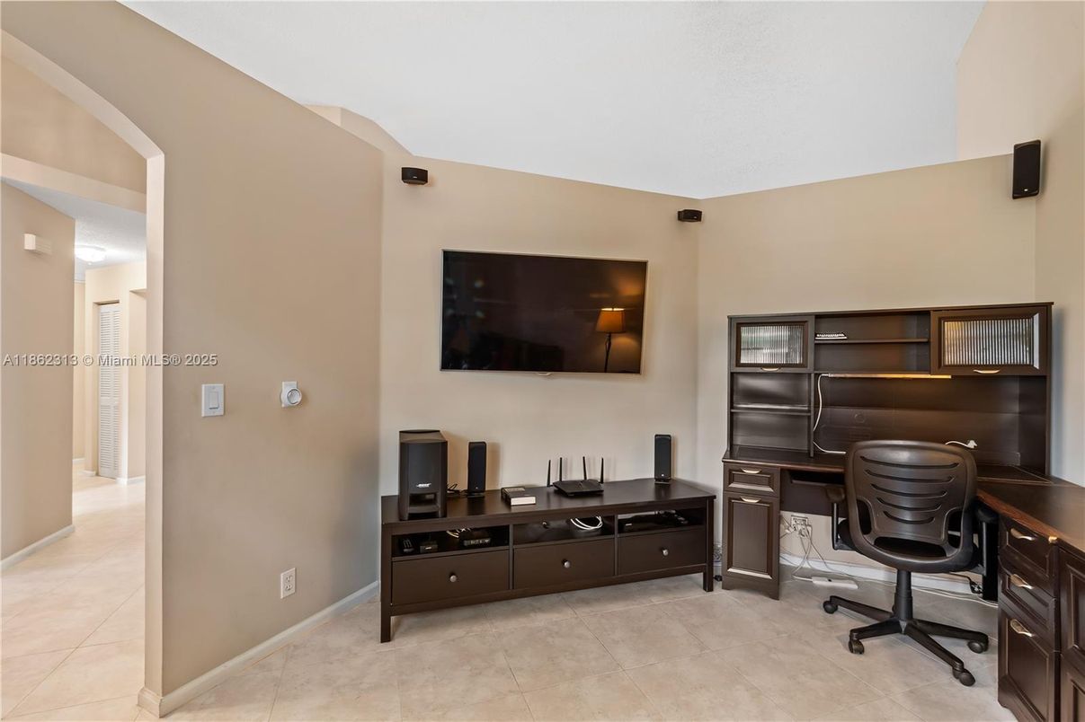 Home Office, Interior