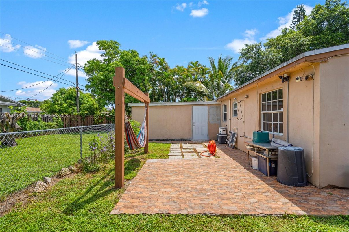 Backyard, Exterior