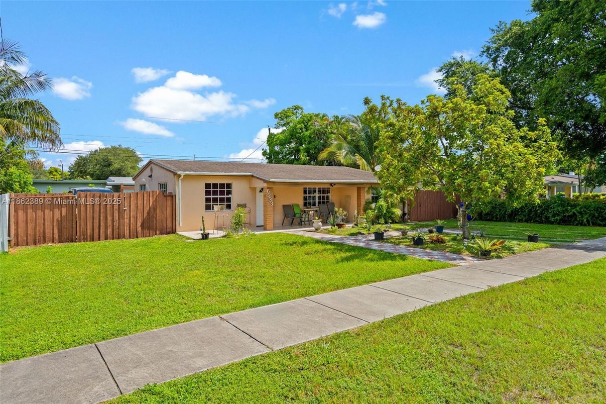 Backyard, Exterior