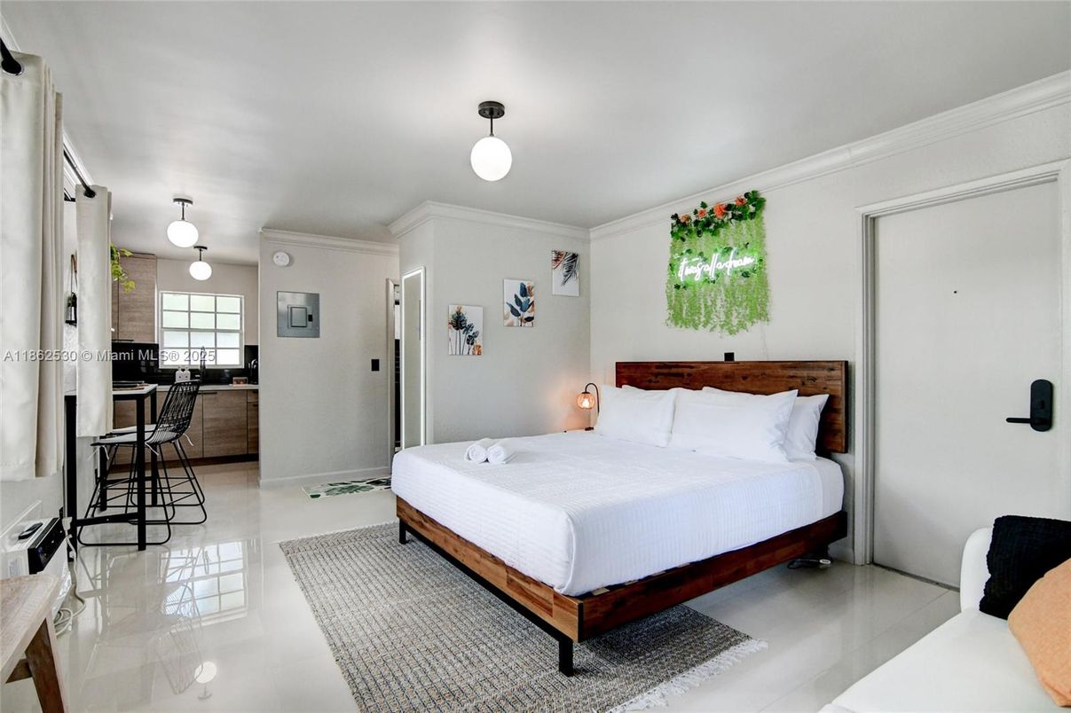 Bedroom, Interior, Pendant Lights