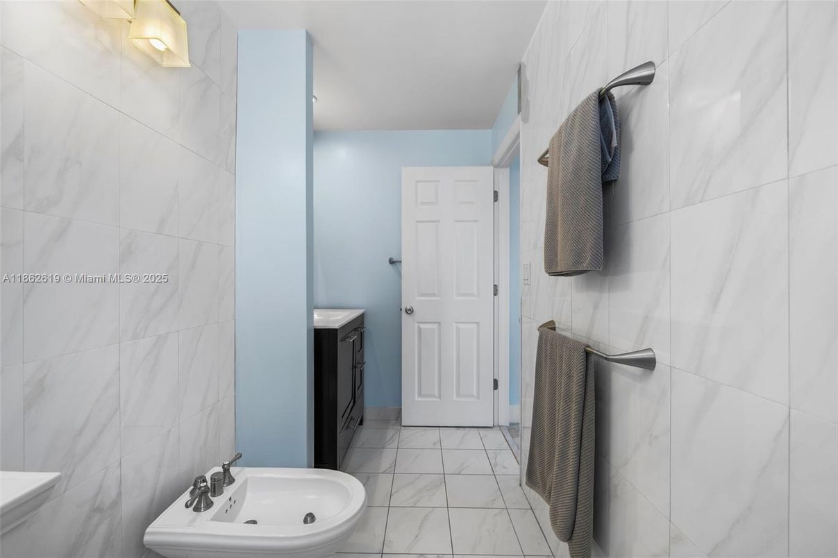 Bathroom, Interior, Marble, Marble Walls