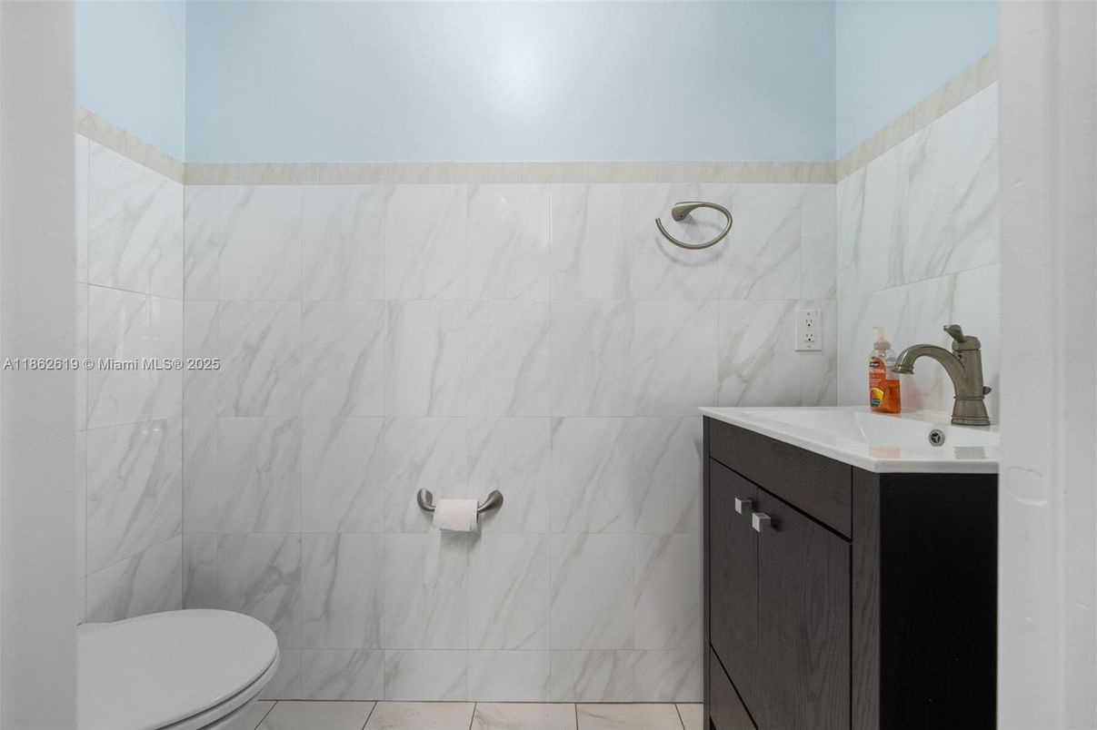 Bathroom, Interior, Marble Walls