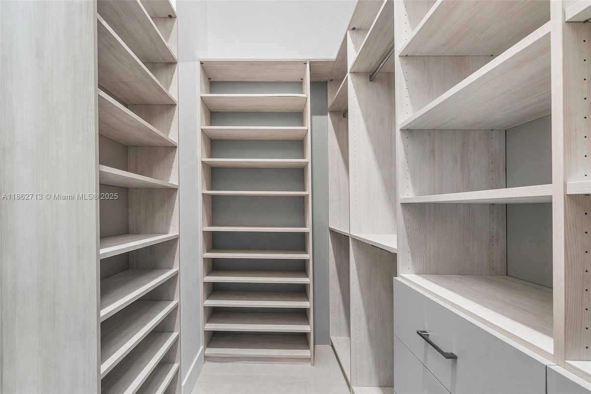 Interior, Walk-in Closets