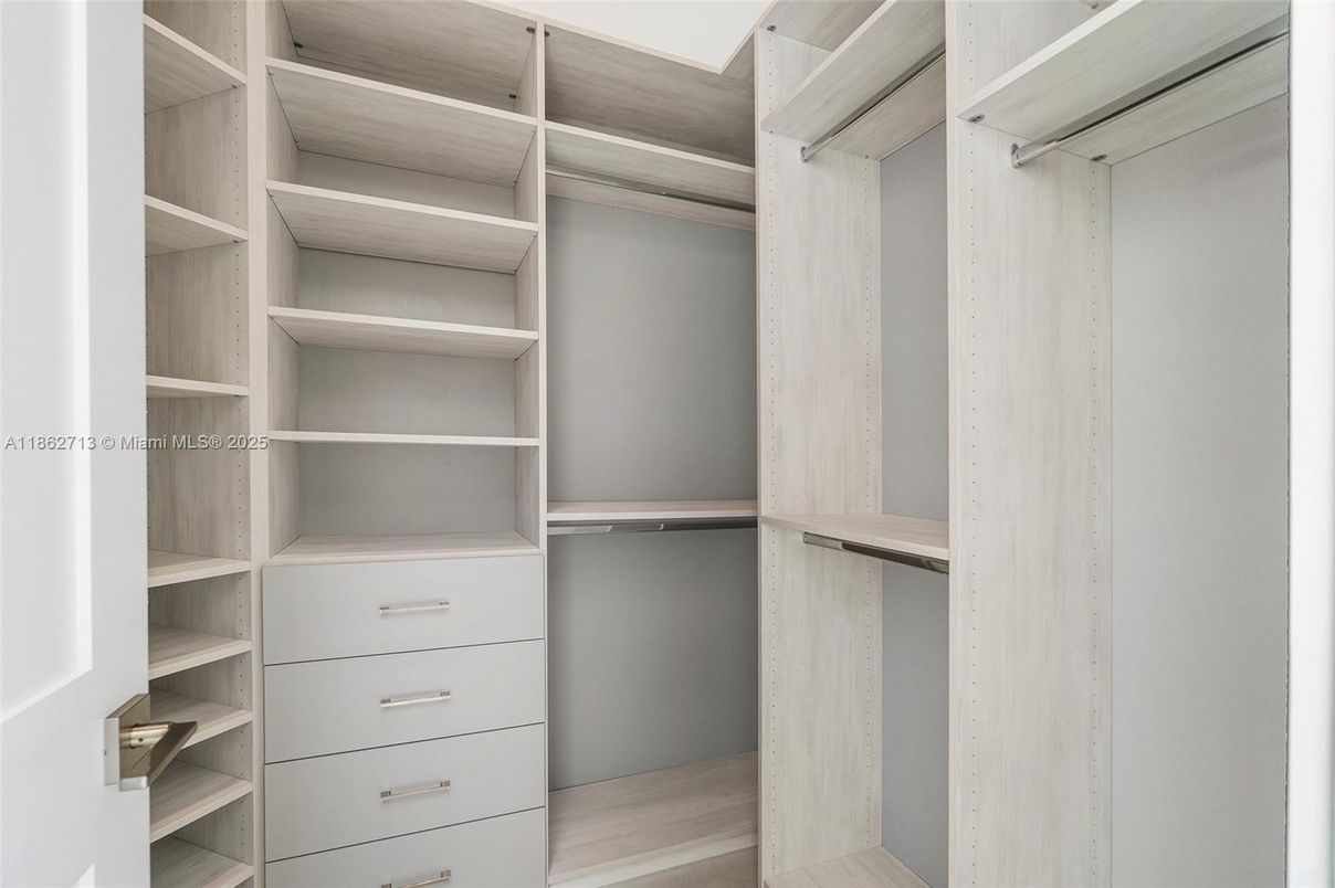 Interior, Walk-in Closets