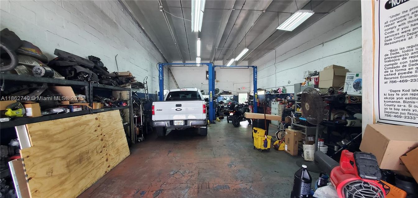 Garage, Interior