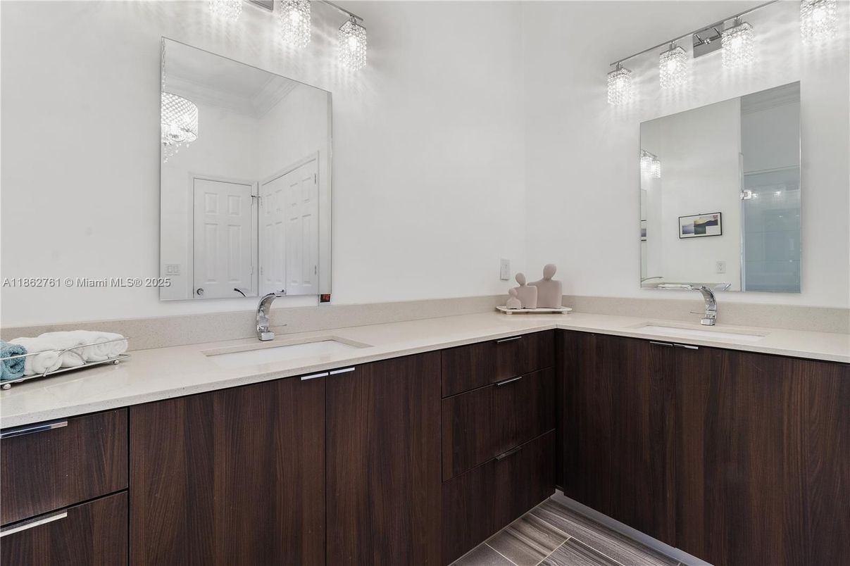 Bathroom, Dual Sink Vanities, Interior