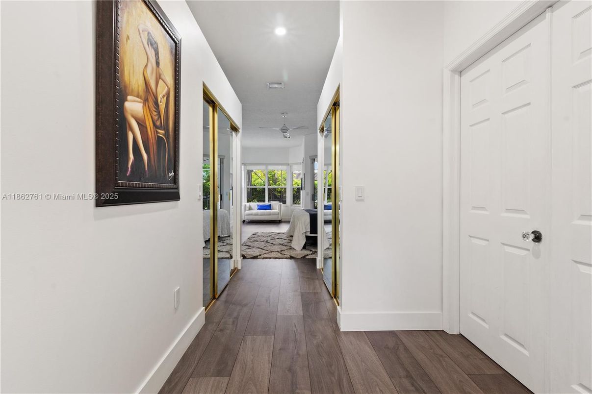 Interior, Recessed Lighting, Wood Texture Flooring