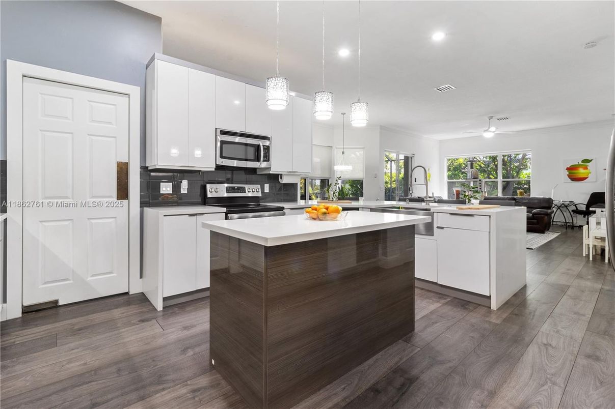 Dining room, Interior, Kitchen, Pendant Lights, Recessed Lighting, Stainless Steel Appliances, Wood Texture Flooring