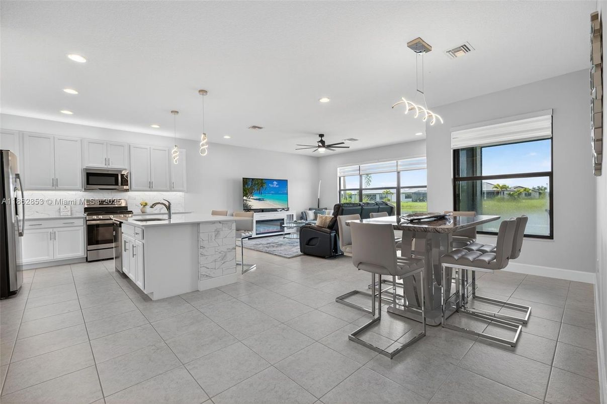 Dining room, Interior, Kitchen, Living room, Pendant Lights, Recessed Lighting, Stainless Steel Appliances