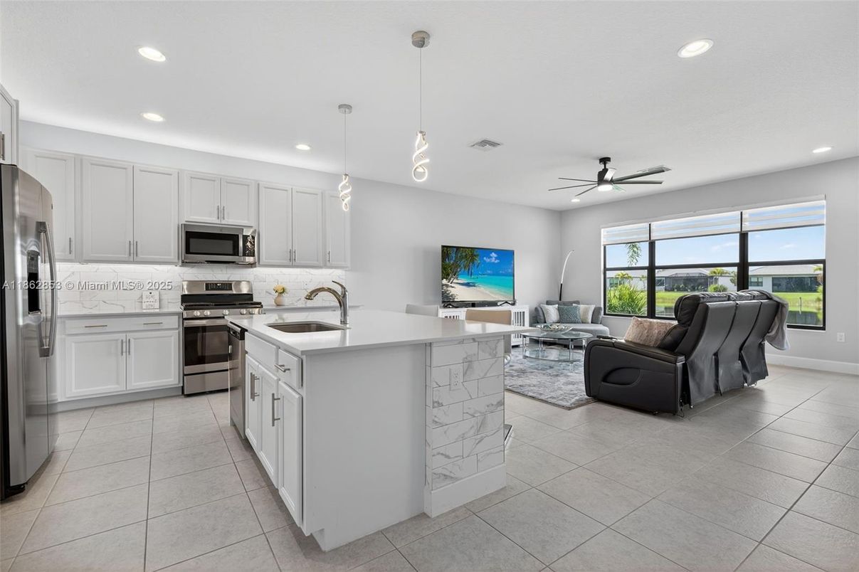 Interior, Kitchen, Living room, Pendant Lights, Recessed Lighting, Stainless Steel Appliances
