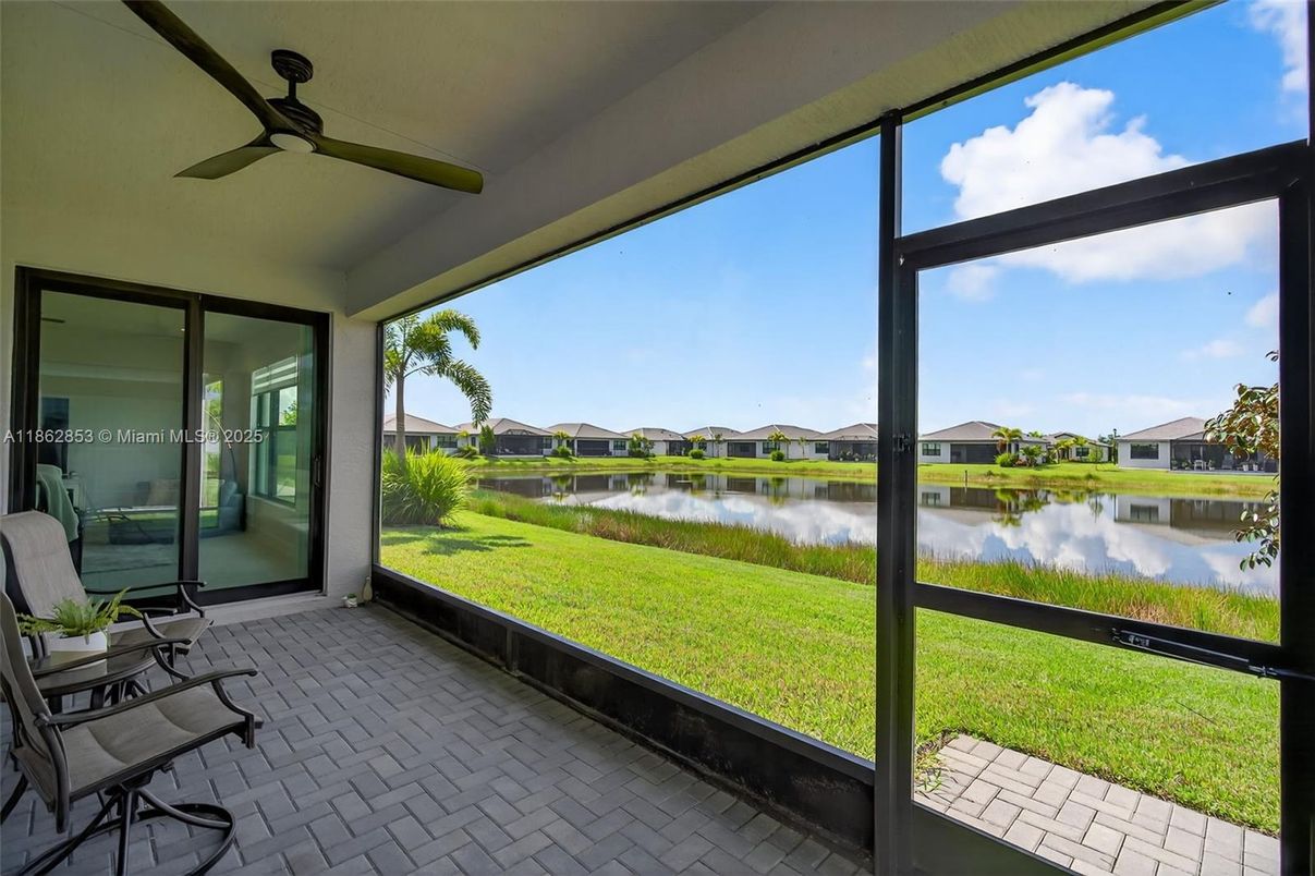 Interior, Sun Room, Water