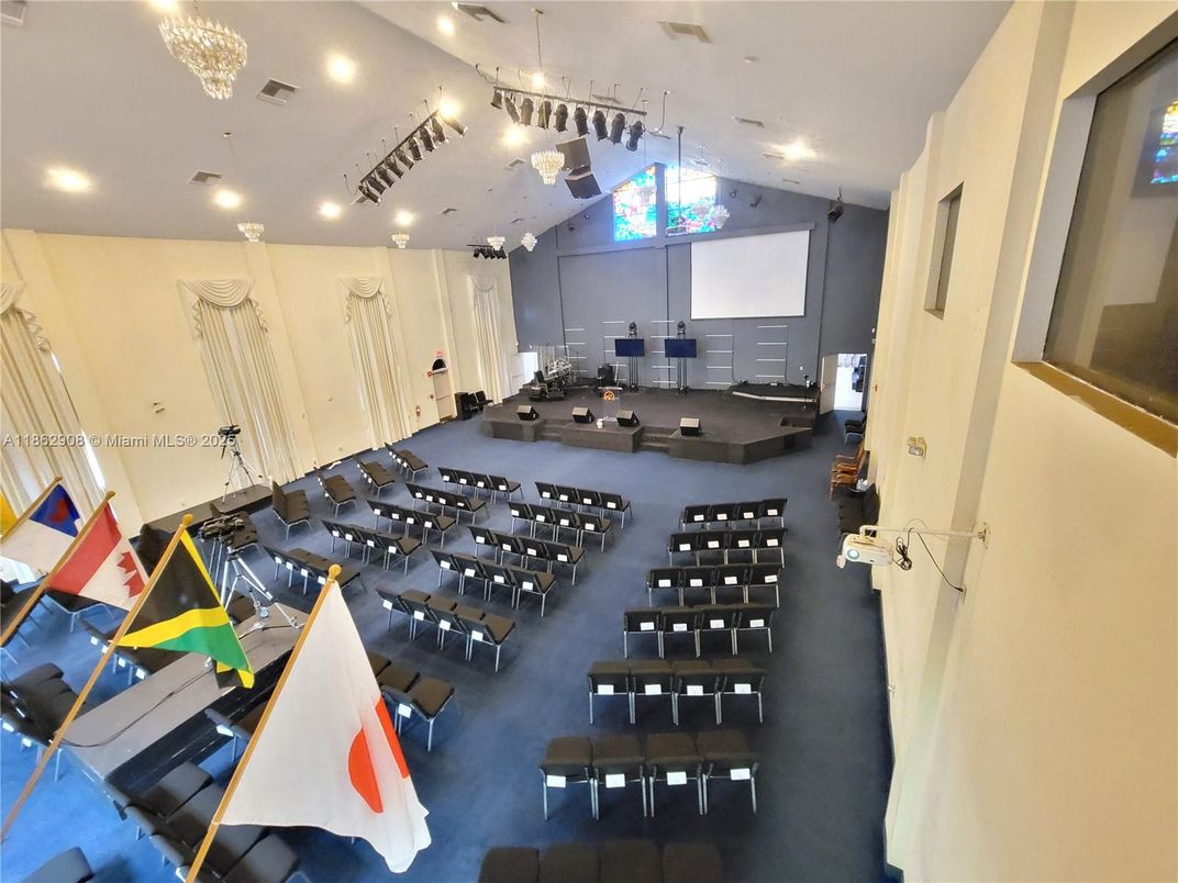 Fitness Equipment, Interior, Recessed Lighting