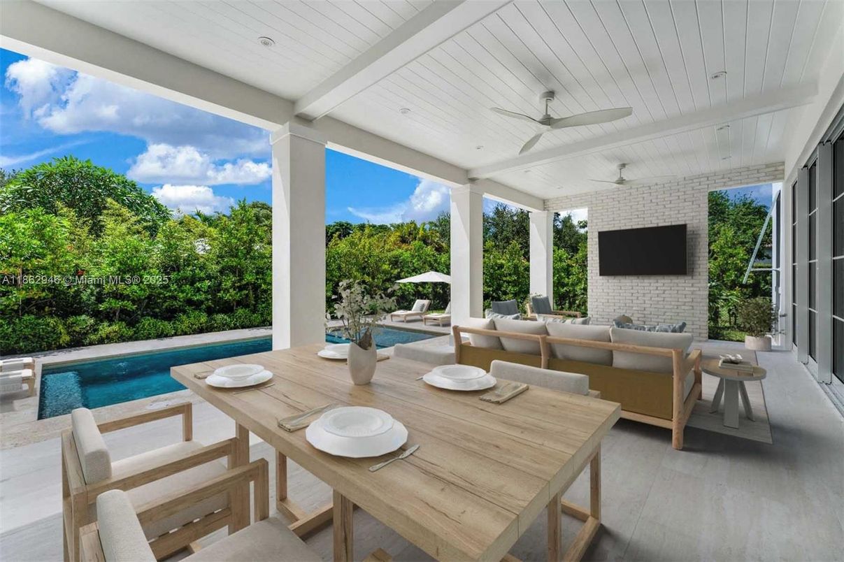 Exterior, Pool