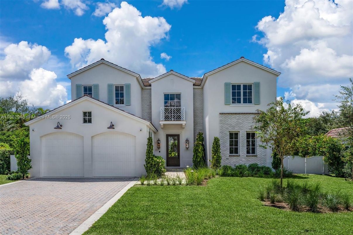 Attached, Exterior, Facade, Spanish Mediterranean
