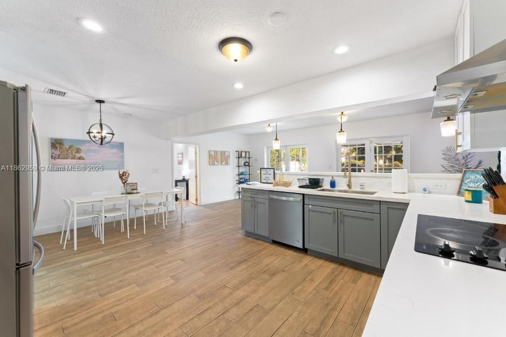 Dining room, Interior, Kitchen, Pendant Lights, Recessed Lighting, Wood Texture Flooring