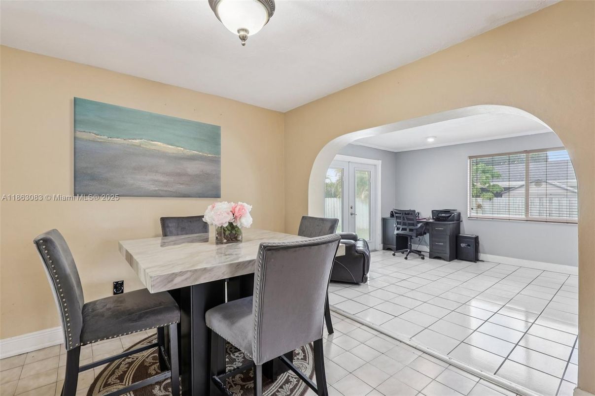 Dining room, Interior, Recessed Lighting