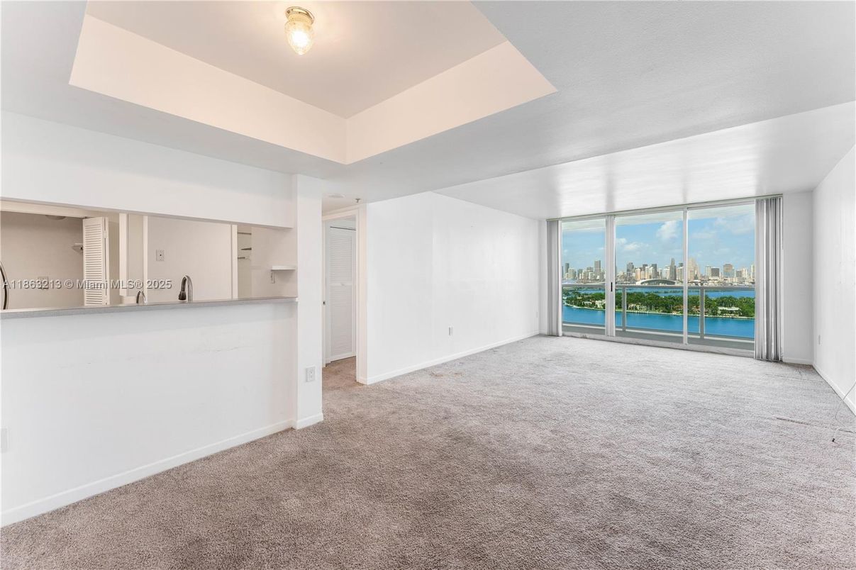 Empty room, Interior, Water
