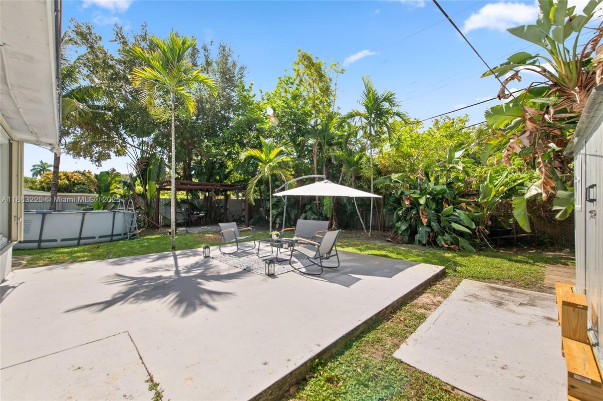 Backyard, Exterior
