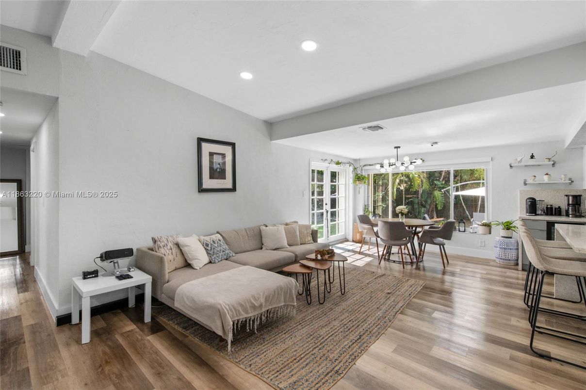 Dining room, Interior, Living room, Pendant Lights, Recessed Lighting, Wood Texture Flooring