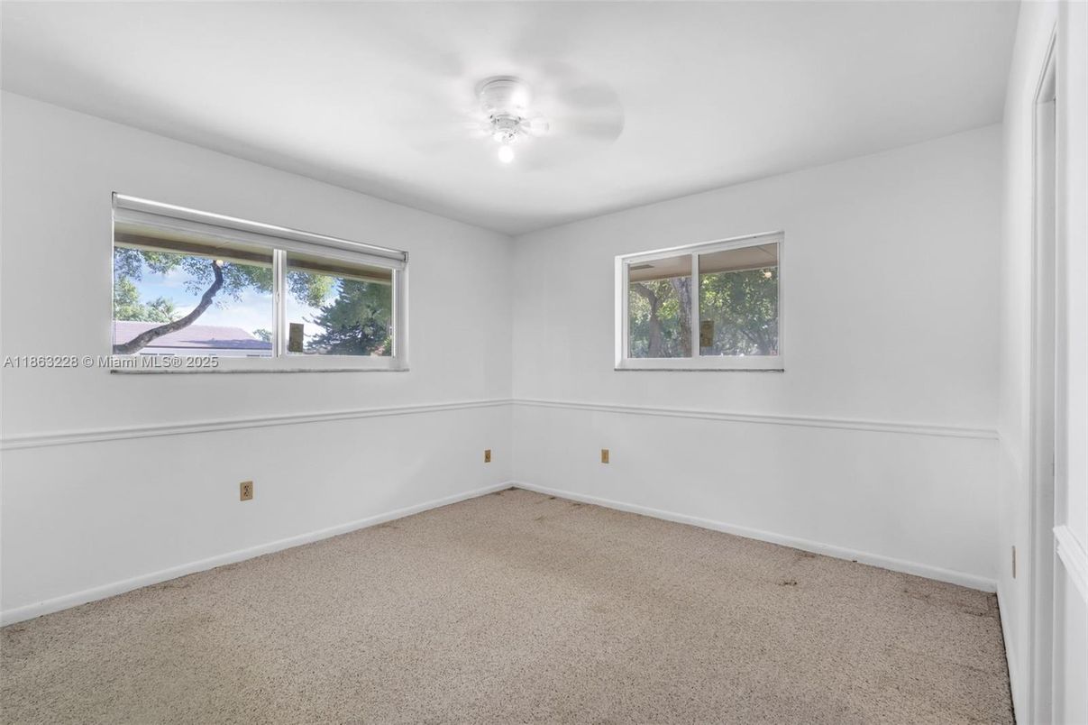 Empty room, Interior