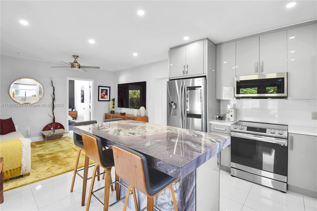 Dining room, Interior, Kitchen, Recessed Lighting, Stainless Steel Appliances