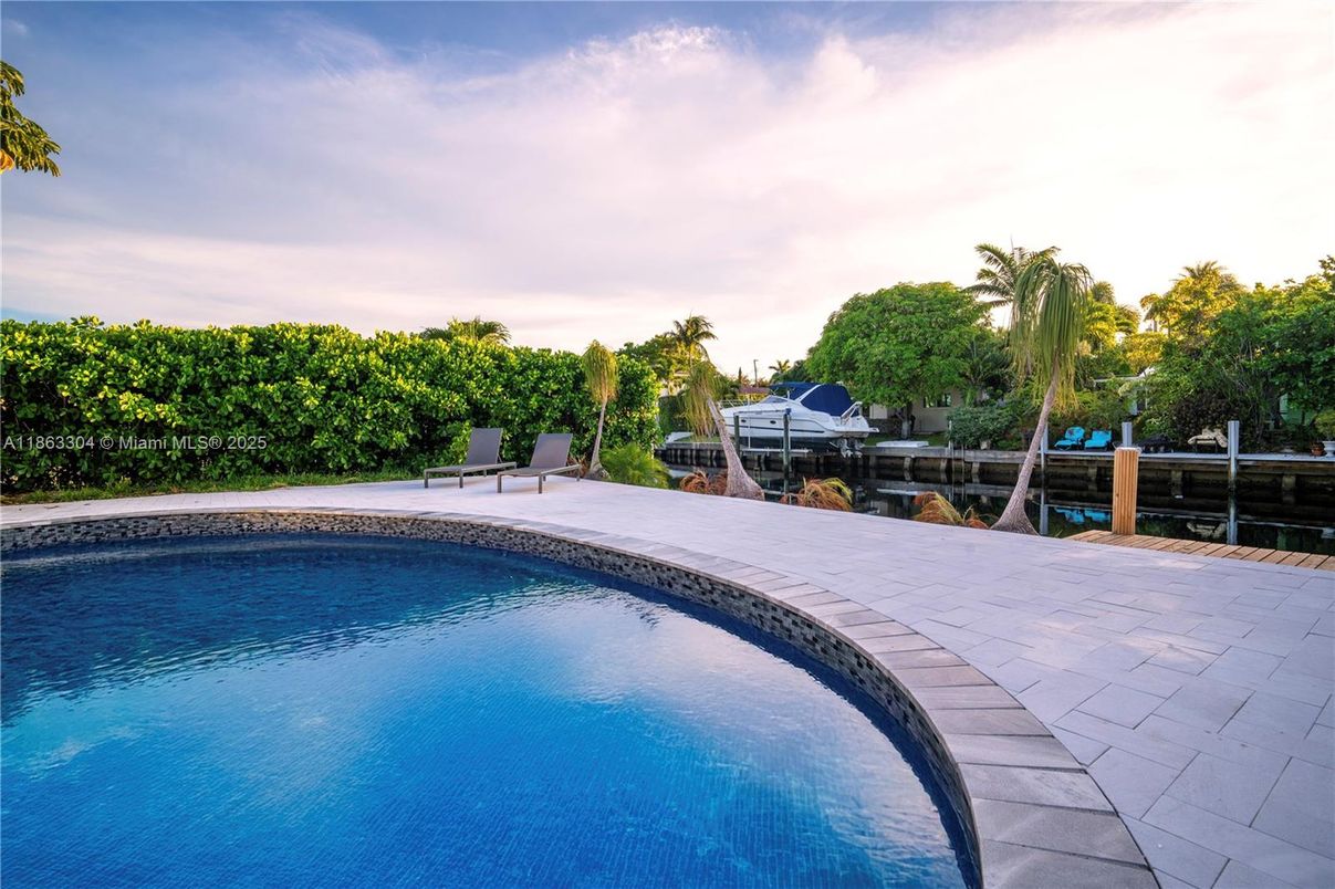 Exterior, Pool