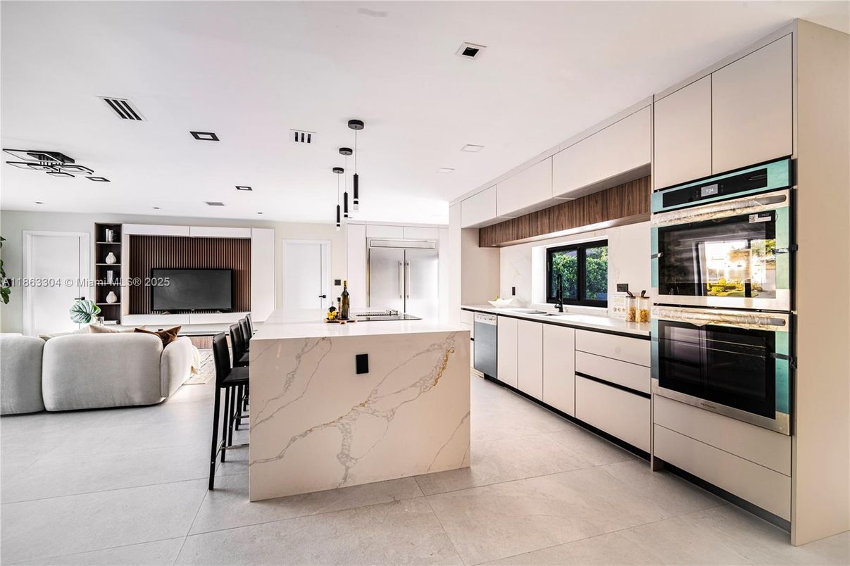 Interior, Kitchen, Living room, Pendant Lights, Recessed Lighting, Stainless Steel Appliances
