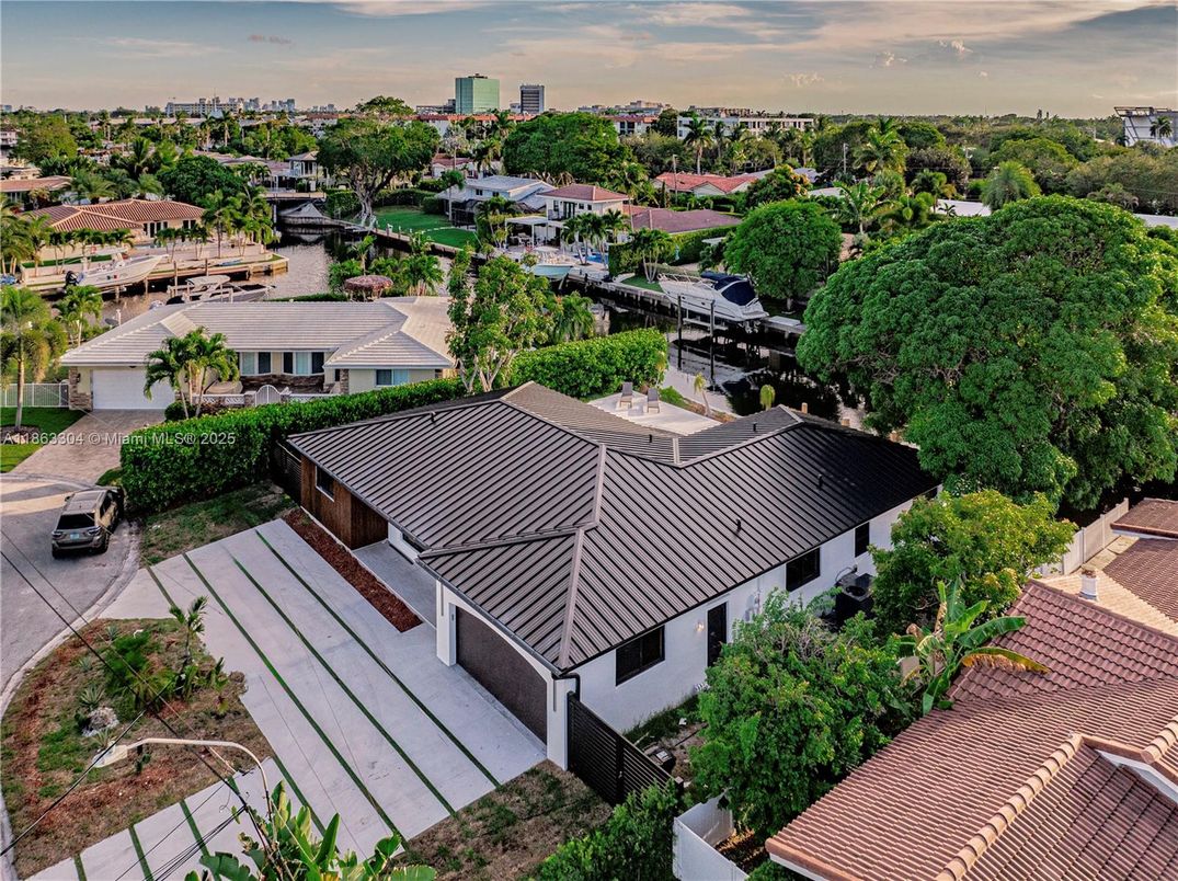 Exterior, Drone