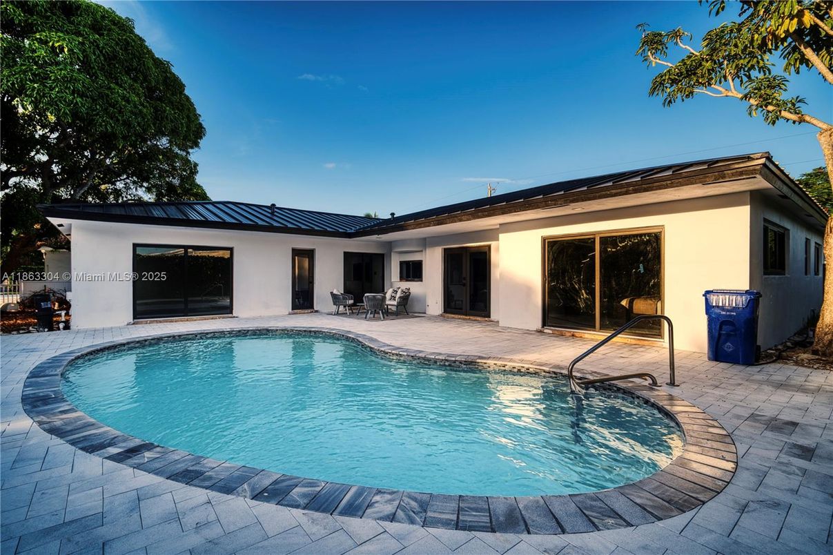 Exterior, Pool