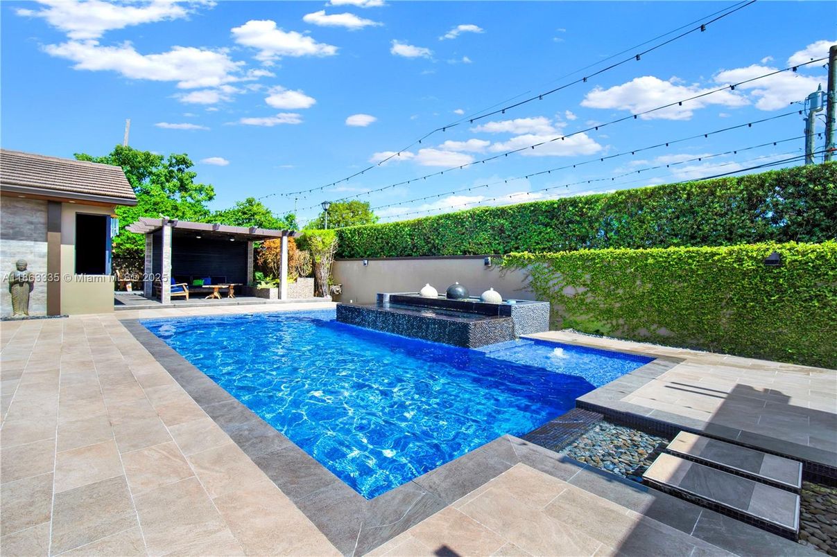 Exterior, Pool
