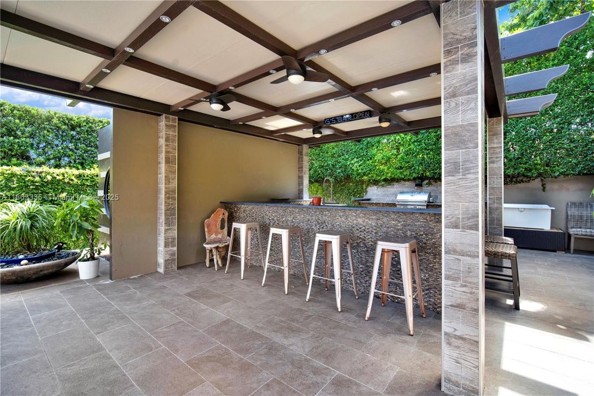 Exterior, Outdoor Kitchen