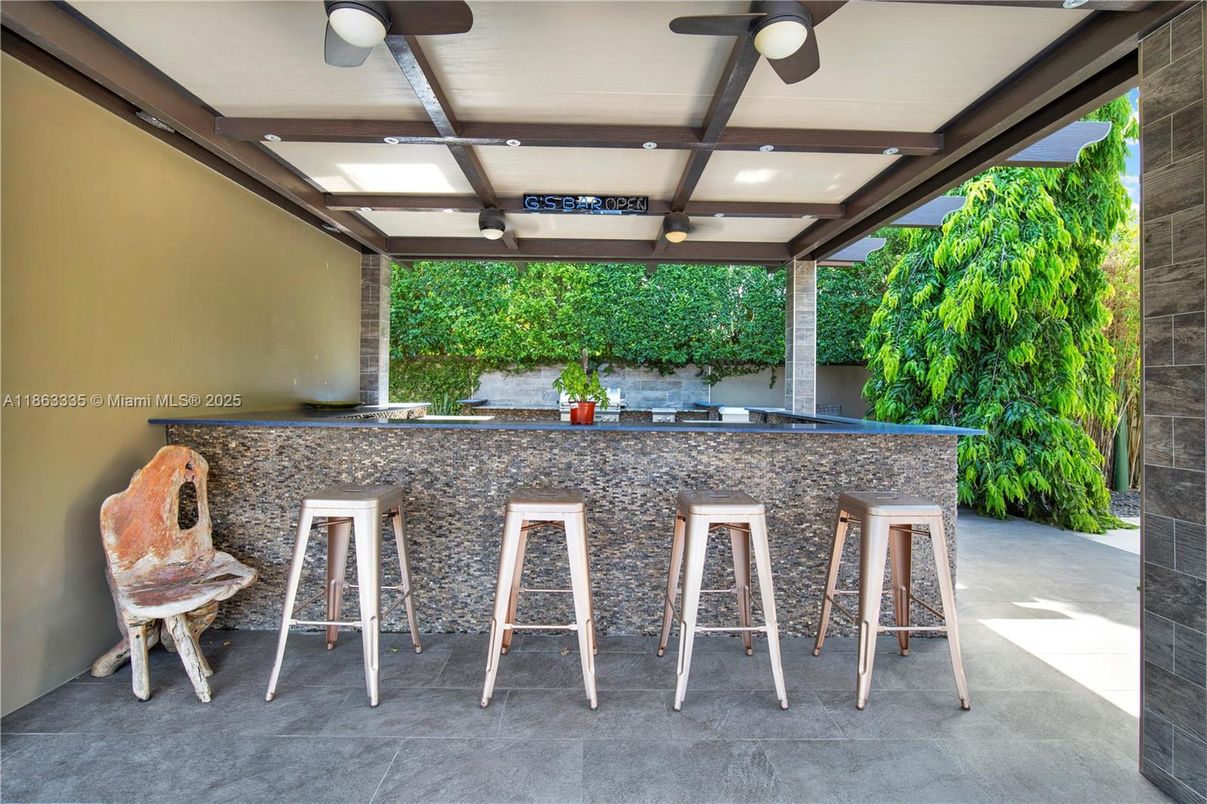 Exterior, Outdoor Kitchen