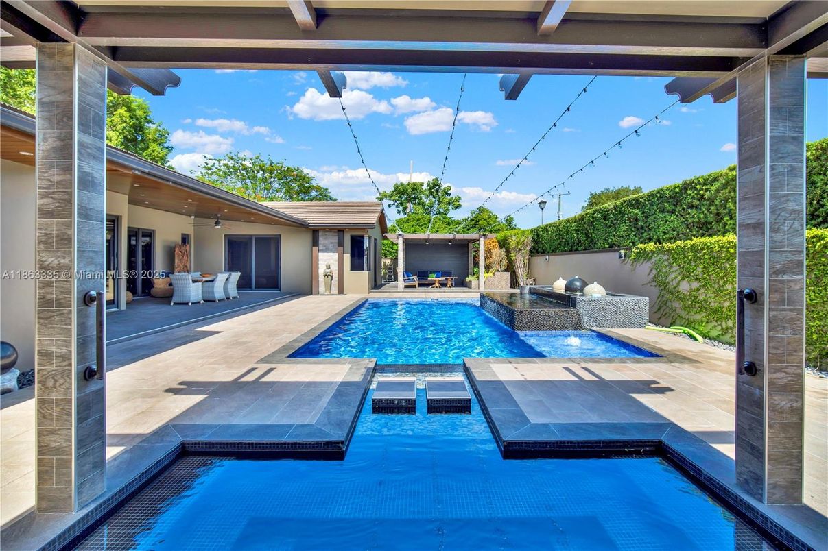 Exterior, Pool