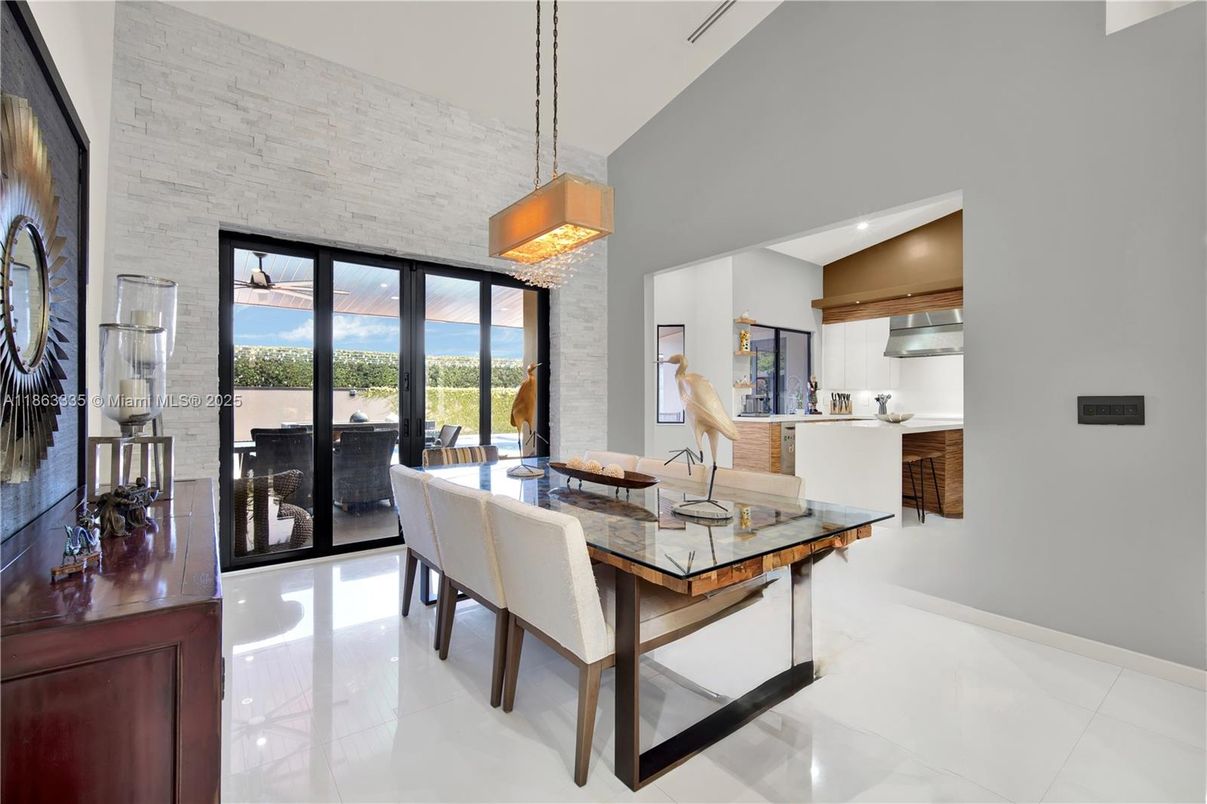 Dining room, Interior, Kitchen, Pendant Lights, Recessed Lighting, Stone Walls, Water