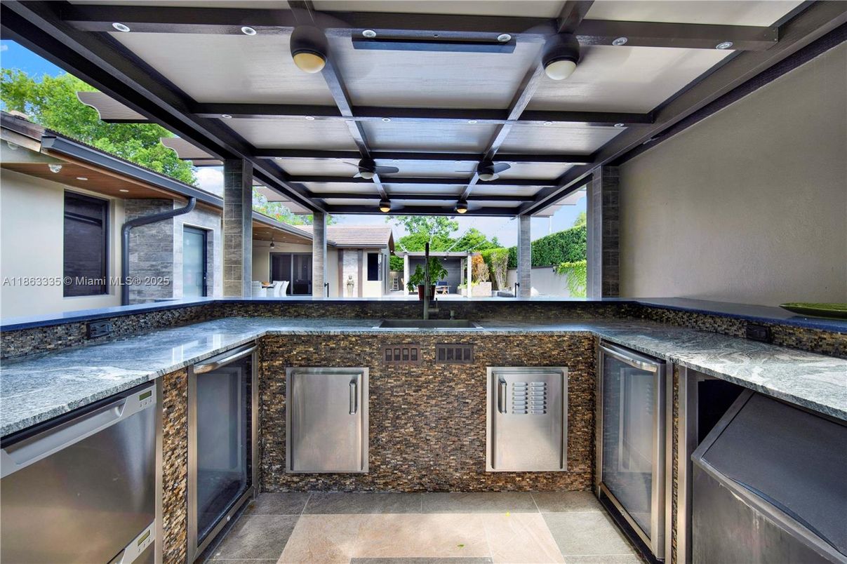 Exterior, Outdoor Kitchen